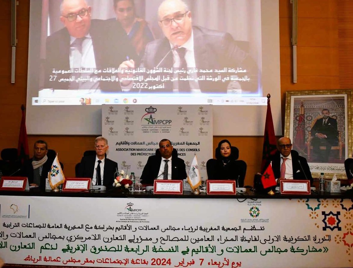 رئيس الجمعية المغربية لرؤساء مجالس العمالات والأقاليم يدعو المدراء العامون لمصالح مجالس العمالات والاقاليم للانخراط في عمليات تحسيسية للتدبير المعقلن للماء والحفاظ عليه.