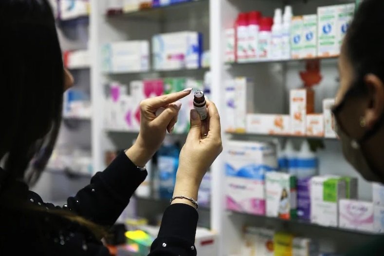 بريطانيا تعتزم بيع لقاحات كورونا في الصيدليات والعيادات اعتباراً من الشهر المقبل