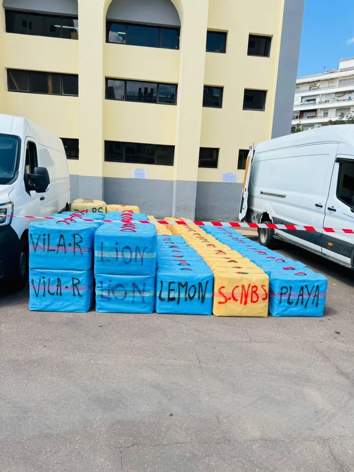 إحباط عملية كبرى للتهريب الدولي للمخدرات، وحجز 10 أطنان و 300 كلغ من مخدر الشيرا