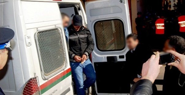 ضمنهم أفراد بالقوات العمومية.. إحالة 30 شخصا على العدالة بتهمة التهريب الدولي والإتجار في البشر