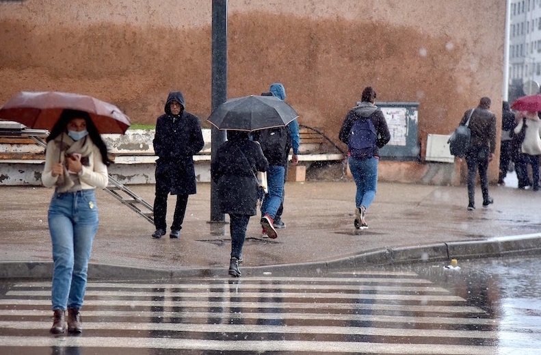 بعد ارتفاع درجات الحرارة.. أمطار قريبة بالمغرب نتيجة اقتراب منخفض جوي