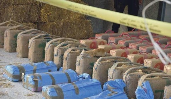 إحباط محاولة تهريب كمية كبيرة من الحشيش مدسوس بشاحنة