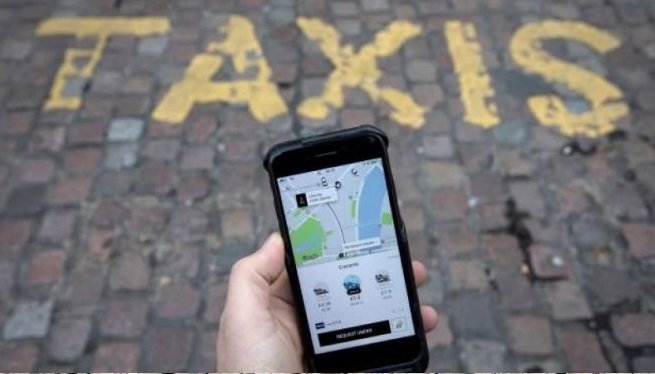 تقنين النقل عبر التطبيقات الذكية رهين بموافقة أصحاب “الطاكسيات”