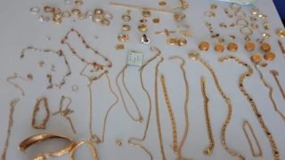 الجمارك تحجز بضائع فاخرة مهربة بقيمة تناهز مليون درهم