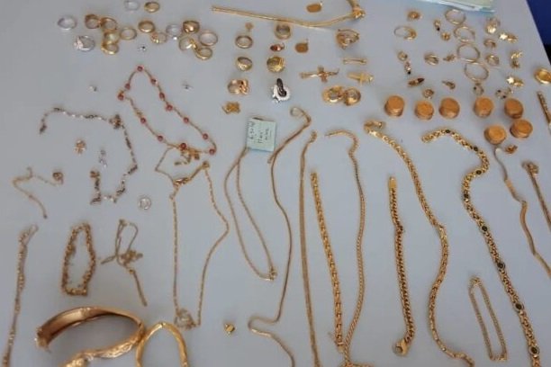 الجمارك تحجز بضائع فاخرة مهربة بقيمة تناهز مليون درهم