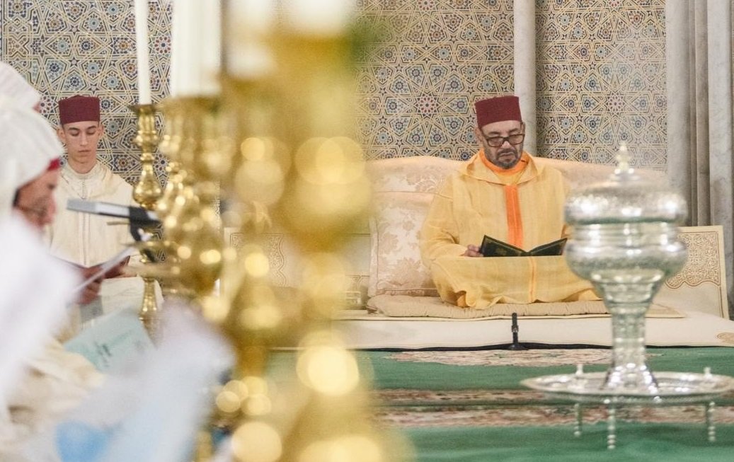 أمير المؤمنين يأمر بفتح المساجد المشيدة أو المعاد بناؤها أو ترميمها في وجه المصلين