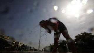 طقس حار نسبيا