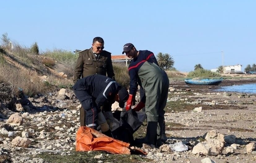 انتشال جثث خمسة بحارة إثر غرق قاربهم قبالة السواحل التونسية
