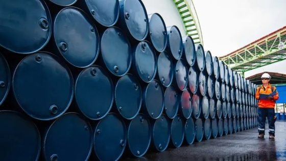 تراجع أسعار النفط مع صعود الدولار