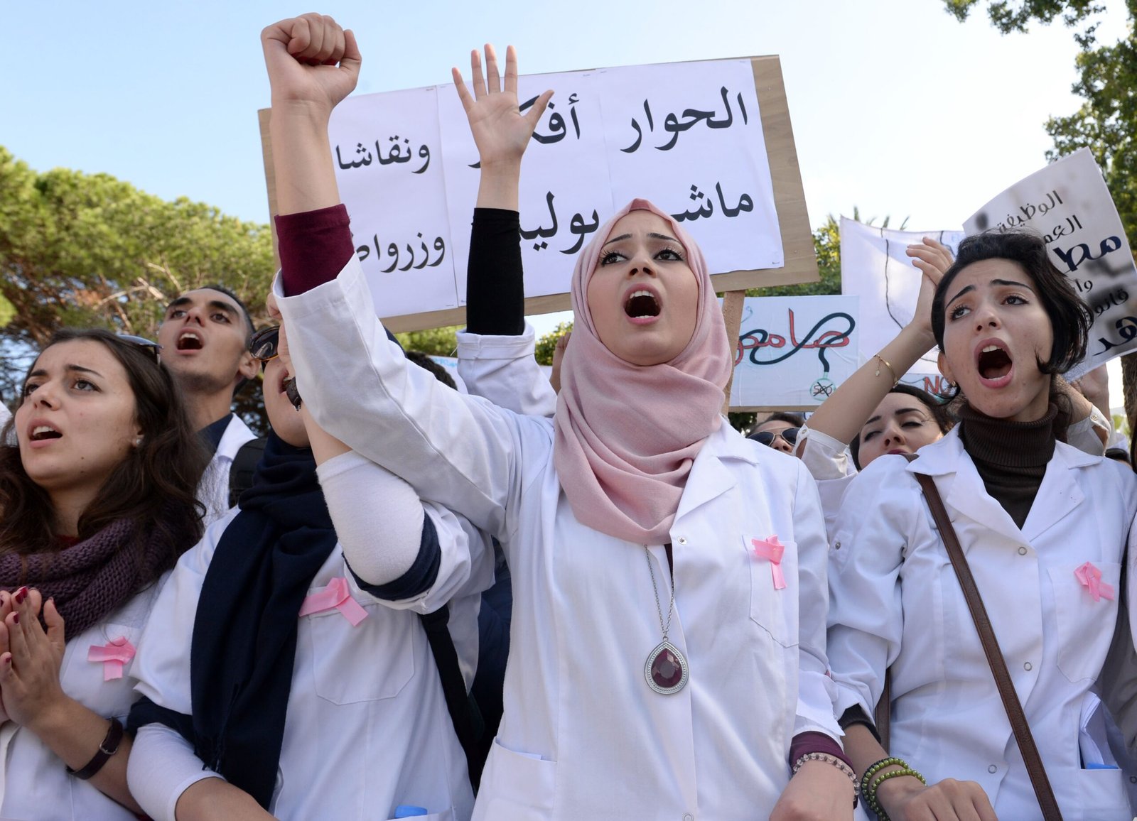 طلبة الطب يقررون التصعيد