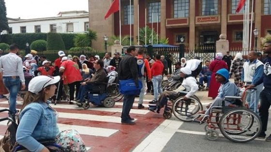 الأشخاص في وضعية إعاقة يحتجون أمام البرلمان