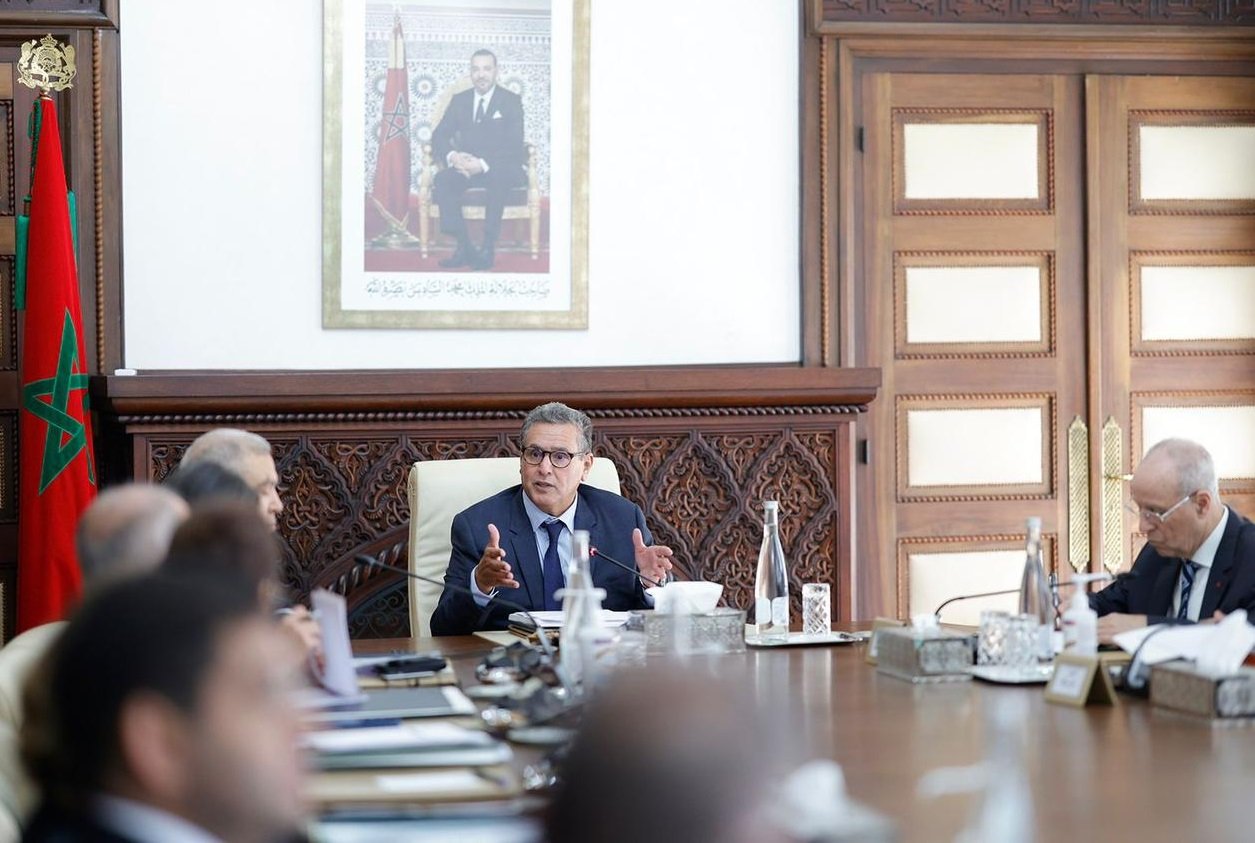 الحكومة تصادق على مرسوم جديد لتحسين وضعية الملحقين العلميين بوزارة الصحة