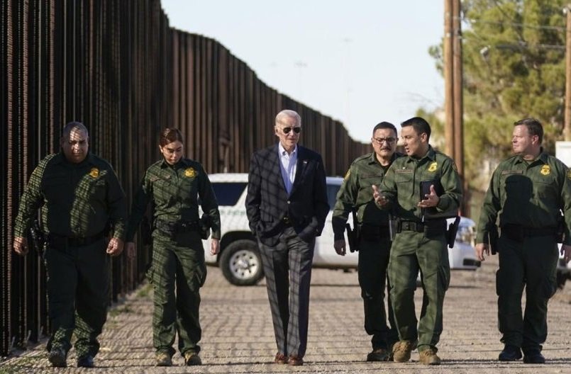 جو بايدن يقرر إغلاق الحدود مع المكسيك مؤقتا في وجه طالبي اللجوء
