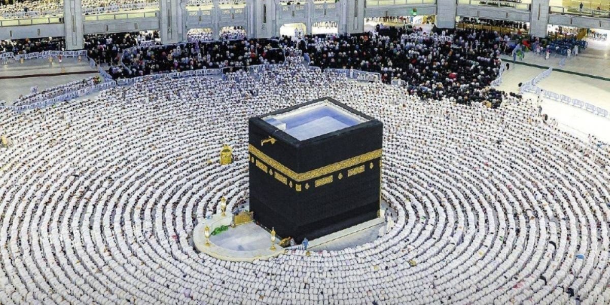 المتعجلون من الحجاج يبدؤون رمي الجمرات و يتوجهون لطواف الوداع