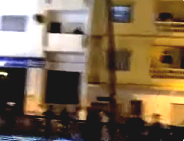 طنجة : فيديو متداول..لص يجد نفسه عالقا بداخل منزل  بعد أن أقدم على إقتحامه ليلا