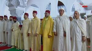 أمير المؤمنين يؤدي صلاة عيد الأضحى المبارك بمسجد الحسن الثاني بتطوان و يتقبل التهاني بهذه المناسبة السعيدة
