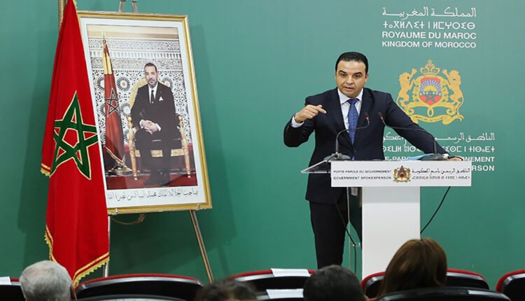 الحكومة ترد على “المغالطات” و تجدد إلتزامها لحل أزمة طلبة الطب