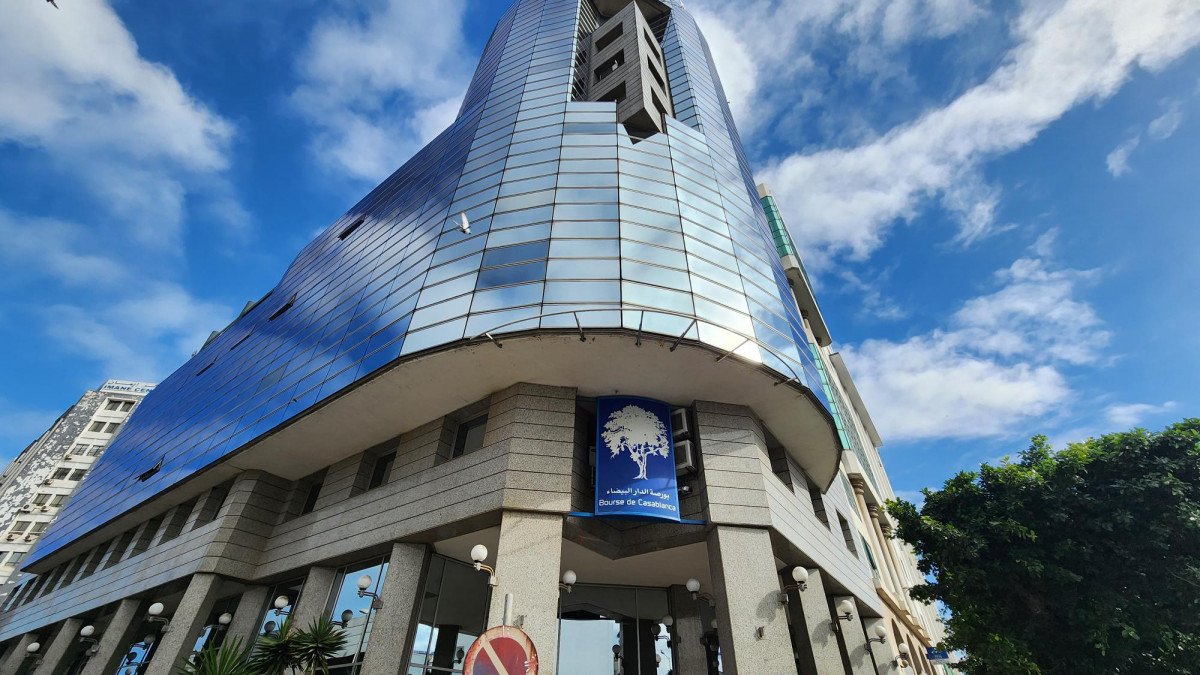 بورصة الدار البيضاء تستهل تداولاتها على وقع الأخضر