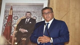 رئيس الحكومة يقدم التعازي لجلالة الملك بعد وفاة والدته