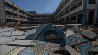 وكالة غوث و تشغيل اللاجئين الفلسطينيين “أونروا” تعلن بأن إسرائيل إستهدفت 69 بالمئة من مدارس إيواء النازحين بغزة