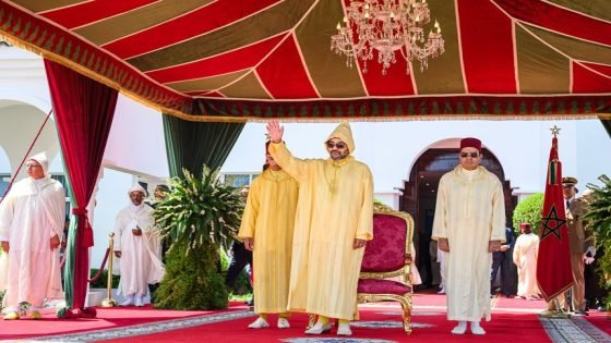 أمير المؤمنين يؤدي صلاة عيد الفطر بمسجد أهل فاس بالرباط