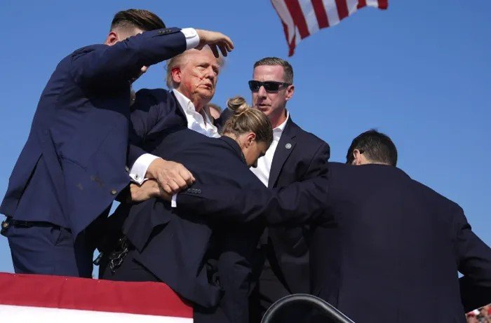 ترامب يتعرض لإطلاق نار بتجمع انتخابي في بنسلفانيا