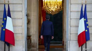 الحكومة الفرنسية تقدم إستقالتها رسميا و تواصل تصريف الأعمال الجارية