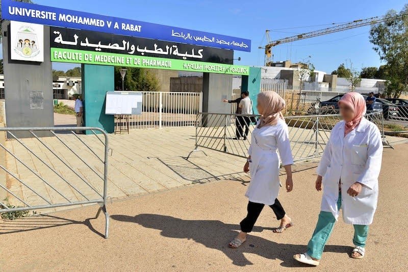 طلاب الطب و الصيدلة لأول مرة مهددون بسنة بيضاء