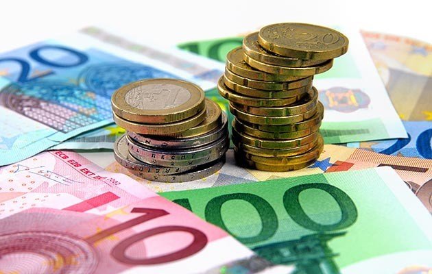 أسعار صرف أهم العملات الأجنبية اليوم الإثنين