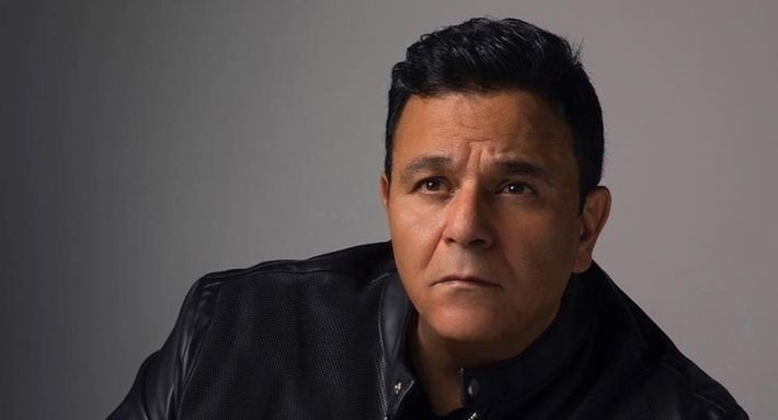 أزمة صحية شديدة تسبب في إصابة محمد فؤاد باعوجاج فمه وتغيير ملامح وجهه