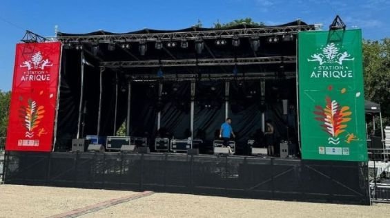 اغلاق جناح الجماهير المغربية قرب القرية الأولمبية، من طرف مسؤول مقرب من الجزائر يثير الغضب