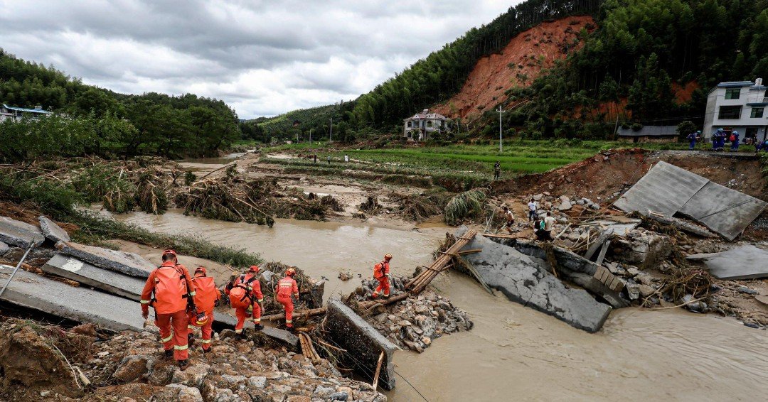 مصرع 11 شخصا و فقدان 14 آخرين في فيضانات ضربت شمال شرق الصين