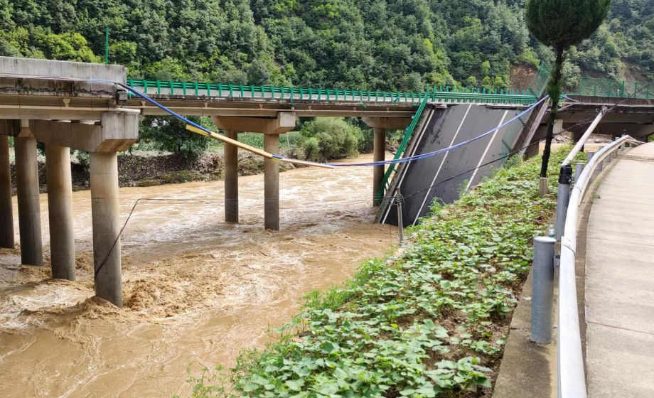 إنهيار جسر شمال غرب الصين : إرتفاع حصيلة الضحايا إلى 38 قتيلا