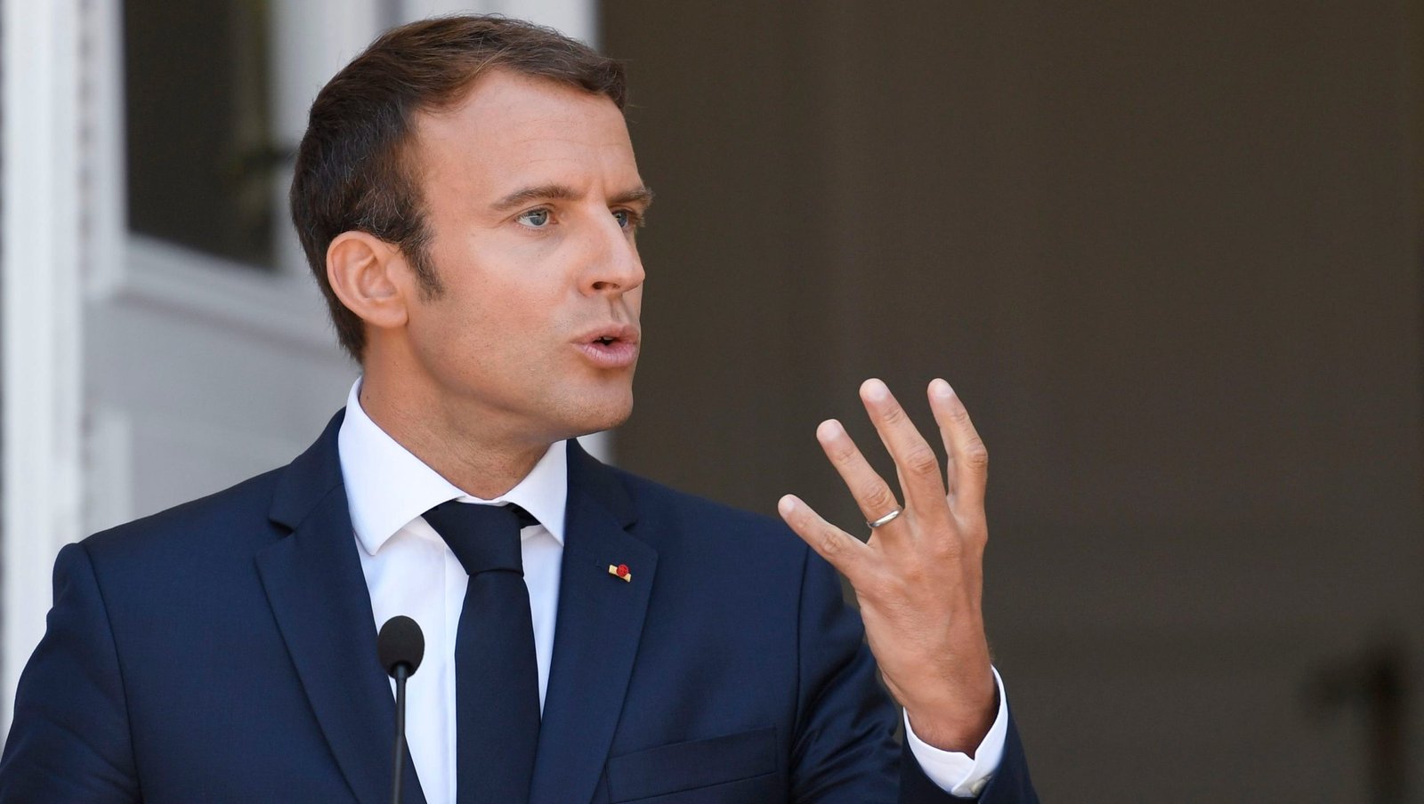 فرنسا..ماكرون يدعو إلى “مشاورات جديدة” لتشكيل الحكومة