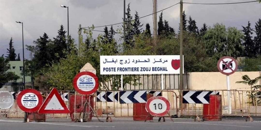 الجزائر تسلم المغرب 10 معتقلين عبر معبر “زوج بغال” الحدودي