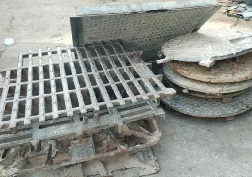 شبكة متخصصة في سرقة الأغطية الحديدية “للبالوعات “تحت قبضة أمن طنجة