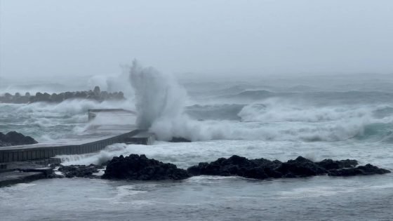 Waves crash amid Typhoon Ampil, in Hachijo, Tokyo Prefecture, Japan, August 16, 2024, in this screen grab obtained from a social media video. X/@kunisawanet/via REUTERS THIS IMAGE HAS BEEN SUPPLIED BY A THIRD PARTY. MANDATORY CREDIT. NO RESALES. NO ARCHIVES.
