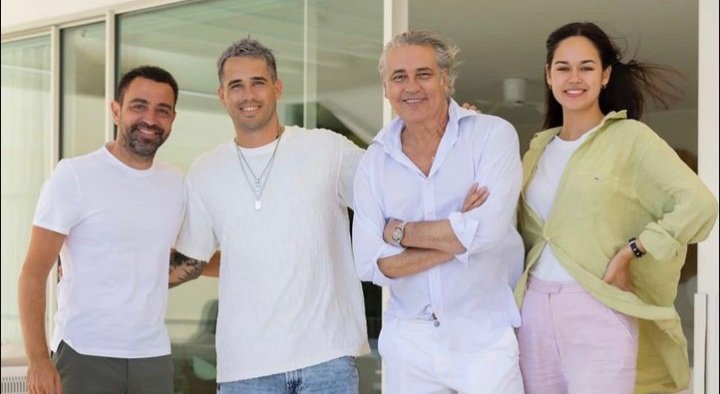 “تشافي” المدرب السابق لبرشلونة يقضي عطلته بمراكش