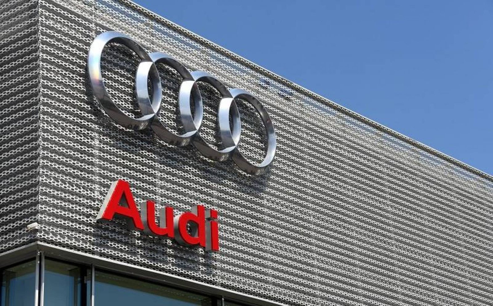 رئيس شركة “أودي” للسيارات يلقى حتفه بعد سقوطه من ارتفاع شاهق   