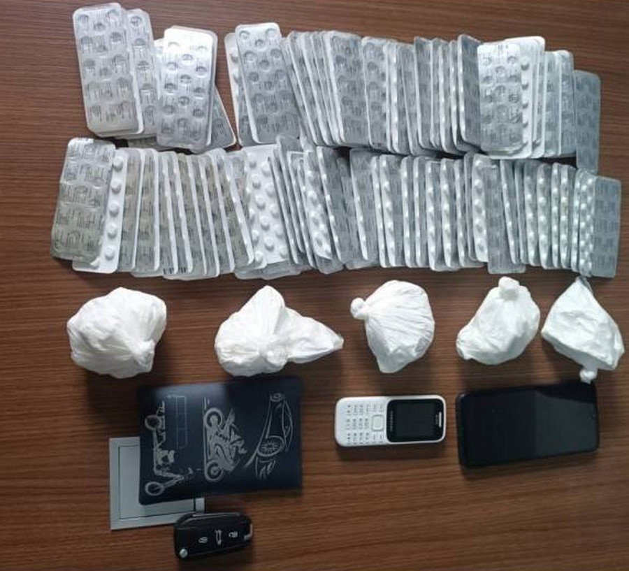 مكناس .. توقيف بزناس وحجز 2500 قرص مهلوس بحوزته و500 غراما من الكوكايين