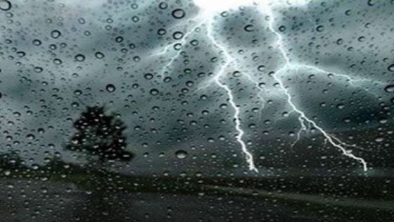 زخات رعدية مصحوبة بحبات البرد وبهبات رياح من الخميس إلى الأحد