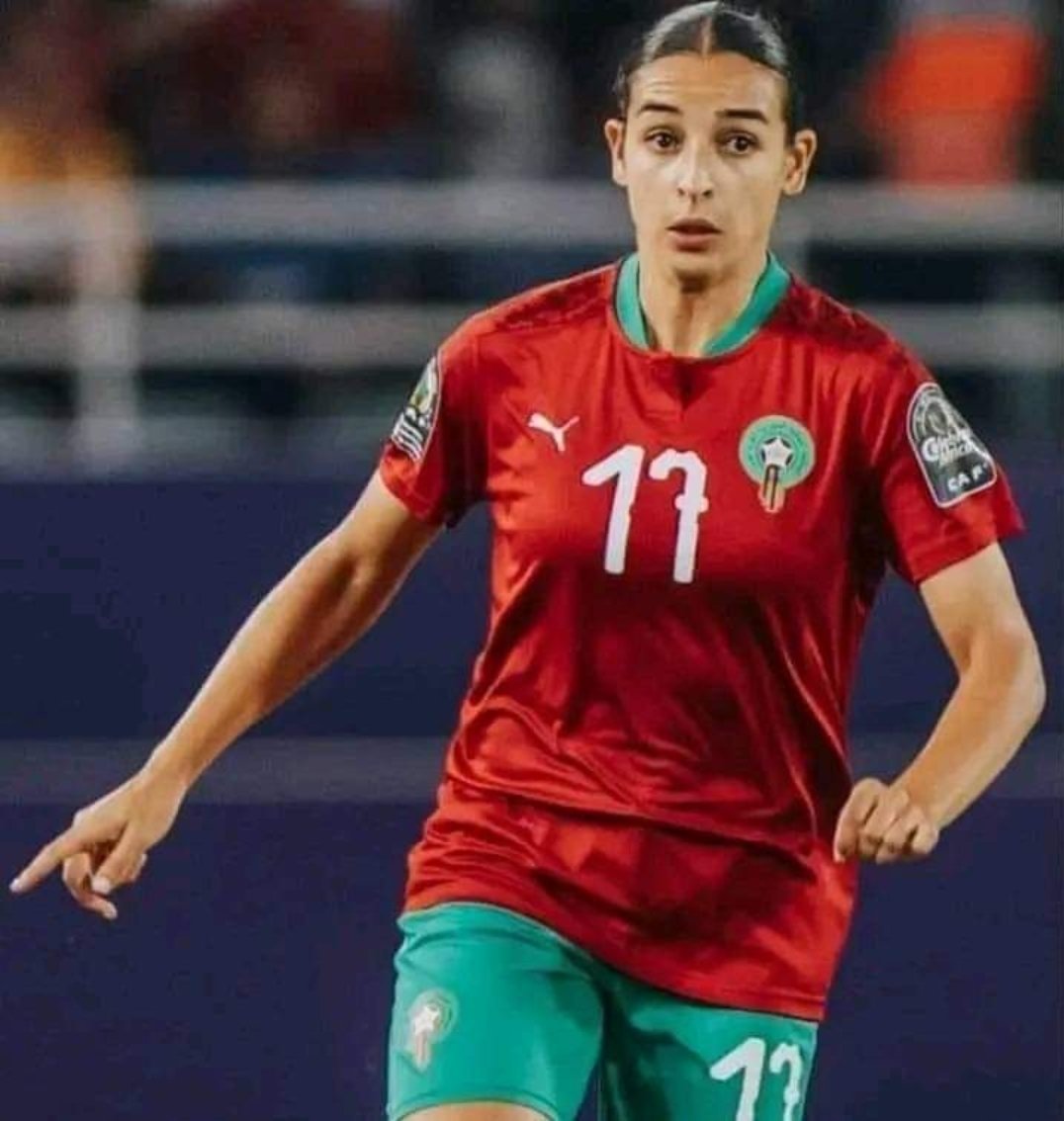 فالنسيا النسوي يعزز صفوفه بضم المدافعة المغربية حنان أيت الحاج