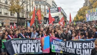 الآلاف يحتجون في فرنسا بعد تعيين بارنييه رئيسا للوزراء