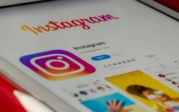 عصر جديد للتفاعل: “إنستغرام” تفتح التعليقات على القصص للجميع!