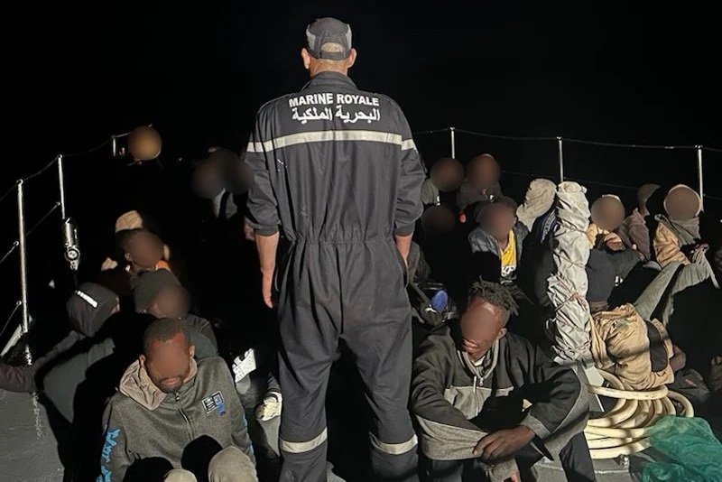 البحرية المغربية تنقذ عشرات المهاجرين
