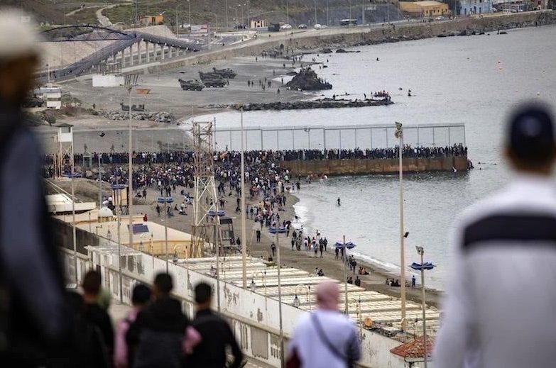 إسبانيا تشيد بدور المغرب في إحباط اقتحام جماعي لسبتة: “تدخل رادع وفعّال”