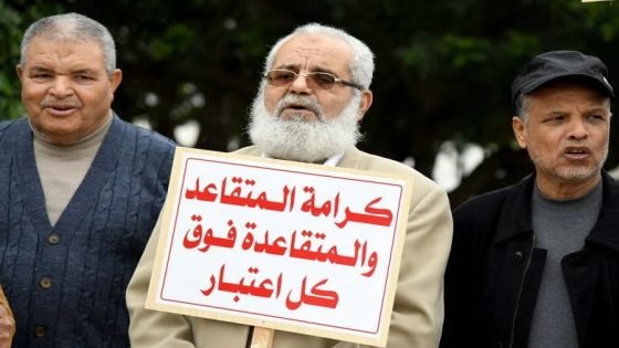المتقاعدون يلوحون بالاحتجاح