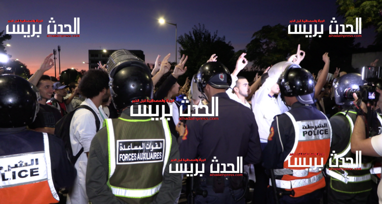 عدد منهم نقلوا إلى المستشفى..فض إعتصام طلبة كليات الطب بالرباط بعــــنف