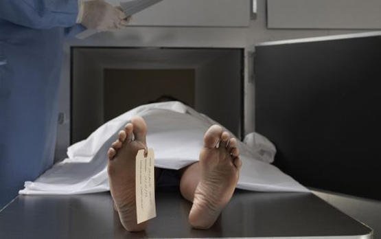 رجل ينهي حياة زوجته بأداة حديدية