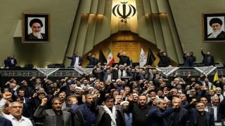 نواب إيـــــــــرانيون يدعون إلى مراجعة العقيدة النوويــــــة لطهران